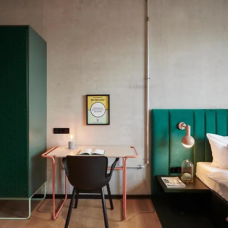 Hotel Basecamp *